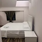 Hotel Keshtjella Duka *