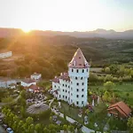 Keshtjella Duka