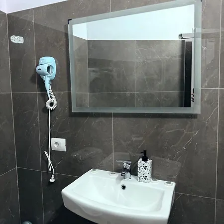 酒店 Keshtjella Duka