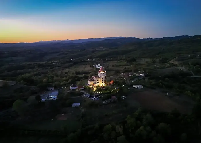 Otel Keshtjella Duka Rreshen
