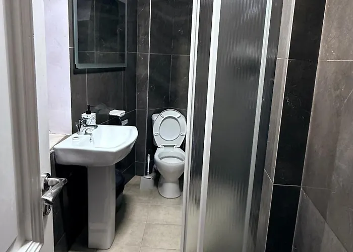 Keshtjella Duka Otel *