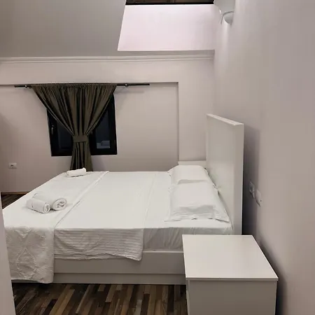 Hotel Keshtjella Duka *