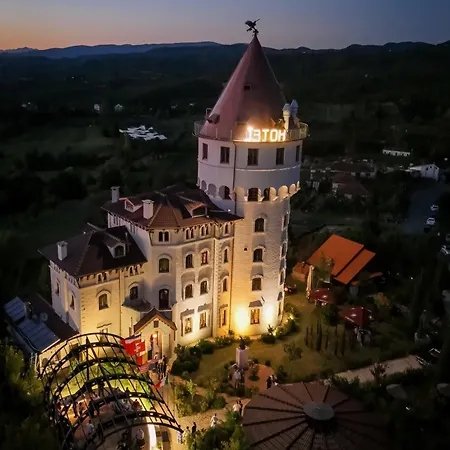 Keshtjella Duka ホテル Rrëshen